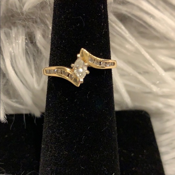 14KP Diamond and Gold Engagement Ring Set - Picture 6 of 8